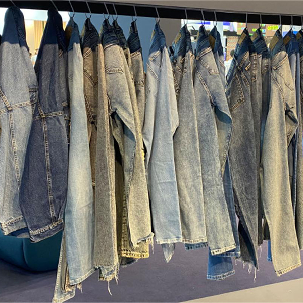 Jeans with sulphur blue 15